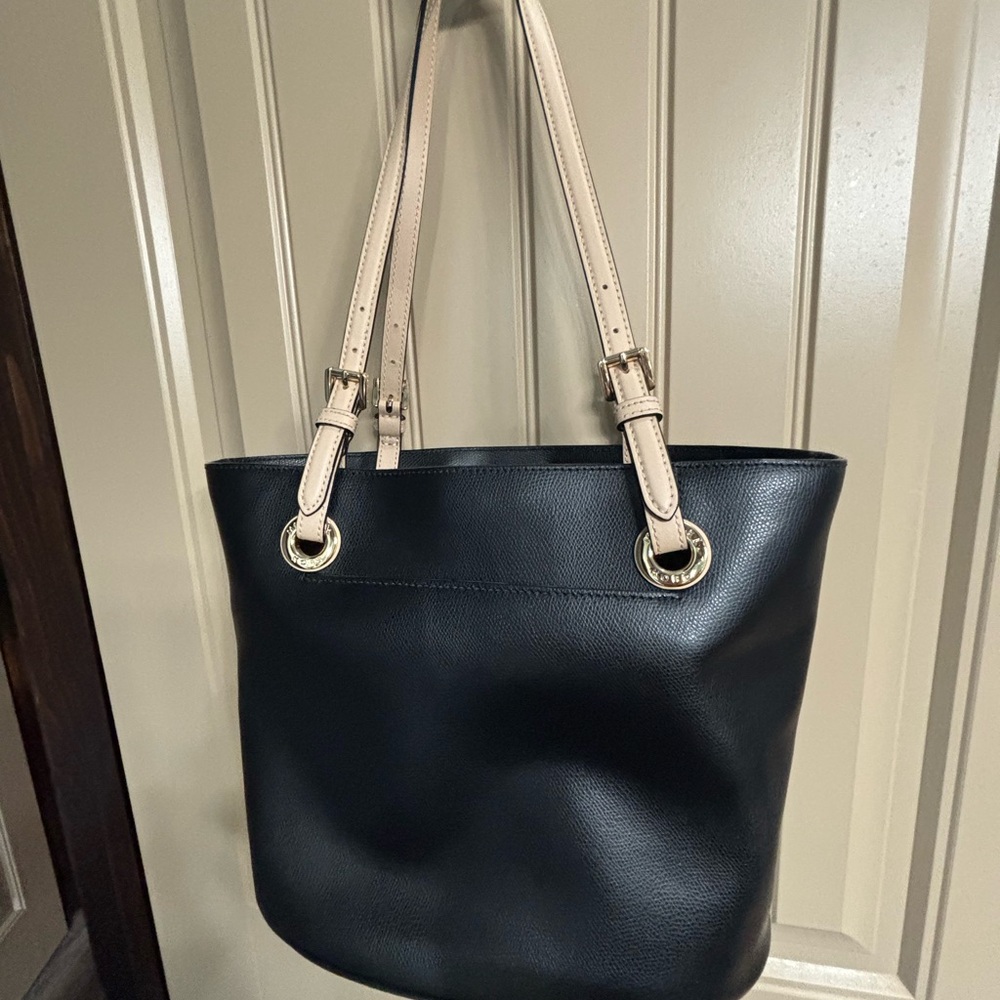 Michael Kors Black and Cream Shoulder Bag - Picture 2 of 6